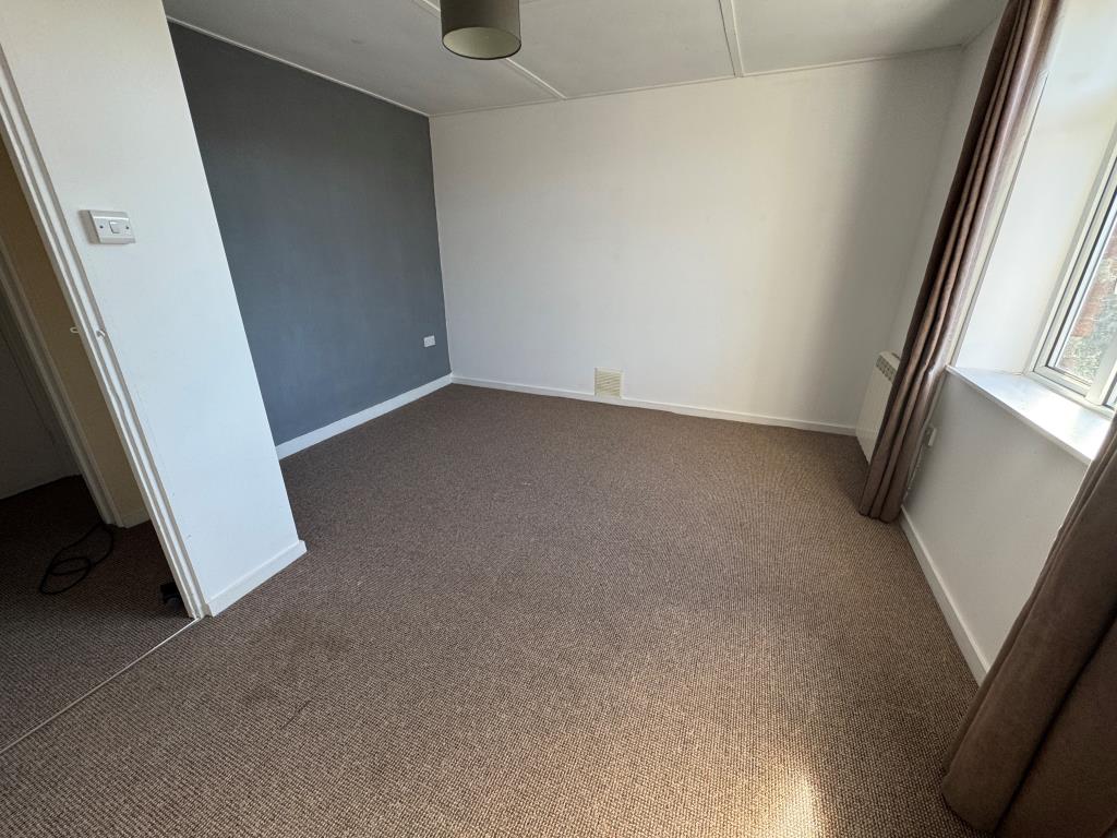 Lot: 71 - END-TERRACE TWO-BEDROOM COTTAGE IN VILLAGE LOCATION - Bedroom 1